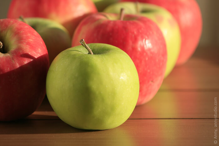  Australian apples: Granny Smith and Pink Lady.