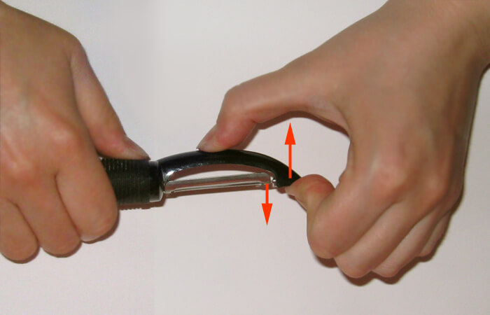 Self-sharpening potato peeler